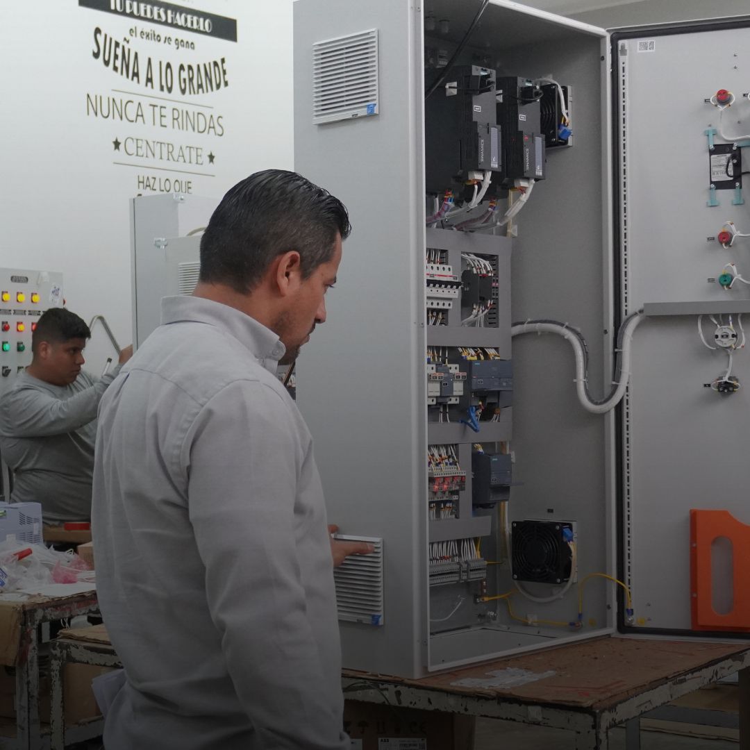 Capacitación con First Control, tableros eléctricos